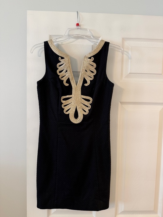 Lilly Pulitzer Dresses & Skirts - Lilly Pulitzer Black Mini Dress with Gold Embellished V-Neck size 0 length 30”